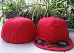 2024 Chaps à chaud Caps de baskball ajusté toutes équipe pour hommes Femmes Casquette Sports Hat Flex Cap avec des bouchons de taille d'étiquette d'origine 7-8 L10