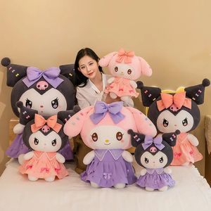 2024 Vente chaude en gros robes roses mignonnes Rabbit kuromi peluche jouets pour enfants camarades de jeu cadeaux de vacances décor de vacances cadeaux