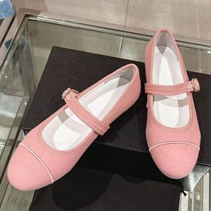 2024 Hot Sale Dames Ballet Flats Runway Classic Brand Designer Hoogwaardige Sweet Style Buiten Walking Flat met zachte comfort vrouwelijke platte schoenen