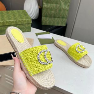 2024 Vente chaude Femmes Braid Slippers Pinway Open Peep Toe Classic Brand Designer épaisses femmes Sole à l'extérieur de la marche des vacances d'été Flip Flip Flip Flip