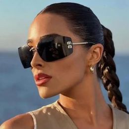2024 Hot top femme Mius marque mode luxe lunettes de soleil Catwalk lunettes de haute qualité designer rétro carré MU49