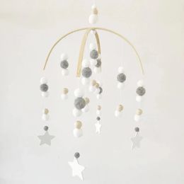 Carillon à vent nordique Ins 2024, boule en peluche, perles en bois, décor de chambre à coucher pour bébé et enfant, ornements muraux suspendus faits à la main, accessoires Po Wind Chime