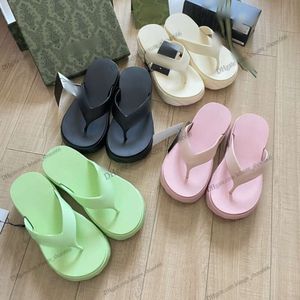 2024 Italie Designer Slides Femmes Chevron Thong Sandal Flip Flop Fashion Slipper double lettres Motif UCI Caoutchouc Bas G Plate-forme Wedge Summer Beach Casual Chaussures