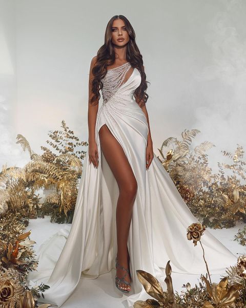 2024 Ivoire Une Ligne Robes De Mariée Satin Une Épaule Illusion Perles De Cristal Robes De Mariée Plus La Taille Balayage Train Robe De Novia Côté Fendu Dos Ouvert Sans Manches