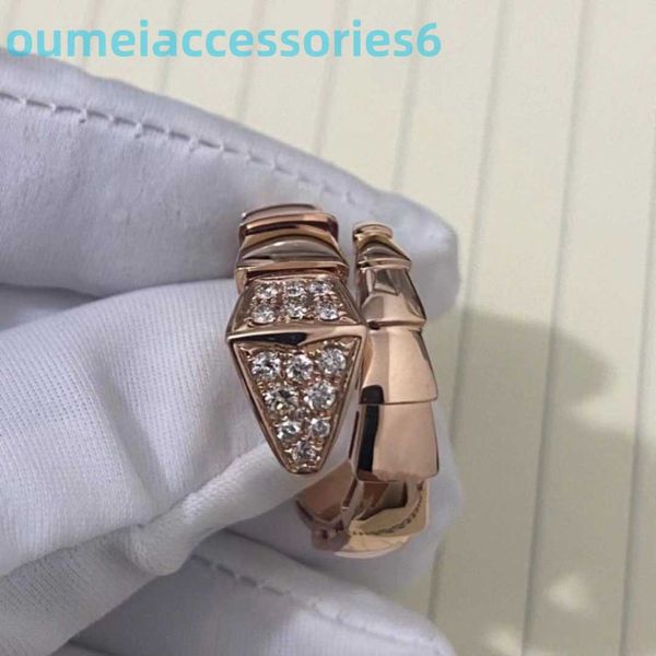 2024 Diseñador de joyas Anillos de banda de marca Anillo espiritual con cabeza de serpiente y conjunto en nuevo producto coreano Moda Rendimiento exagerado 18k Rosa