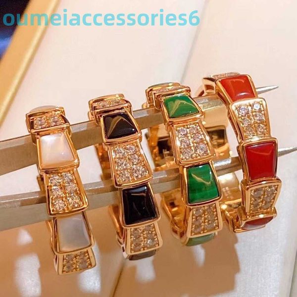 2024 Bijoux Designer Marque Bande Anneaux V Naturel Blanc Fritillaria Os Femelle Plaqué 18k Or Rose Serpent Rouge Jade Moelle Ensemble avec Bague