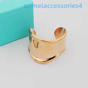 2024 Sieraden Designer Merk Bangle Armband Armbanden voor Vrouwen Solid Honderd Harde Lichaam Armband Kerstcadeau Kleur