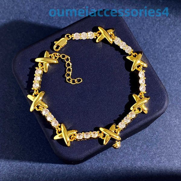 2024 Diseñador de joyería Pulseras de marca Coreano de Ins Inlaid Zircon Inicio Metal Carácter brillante Moda Brillante Diamante lleno Pulsera de oro de 18k