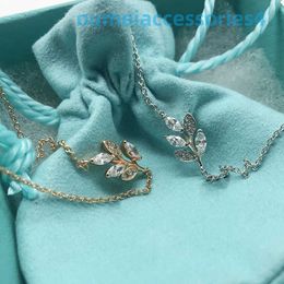 2024 Diseñador de joyería Collares de marca S925 Plata de ley Pequeño Diamante fresco Rama Brote Dulce Hoja coreana Colgante corto Collar de bosque Cadena