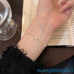 2024 Marque de créateurs de bijoux Vanl Cleefl Arpelss925 Bracelet trèfle en argent sterling style femme simple zircon léger et élégance extraordinaire artisanat de qualité