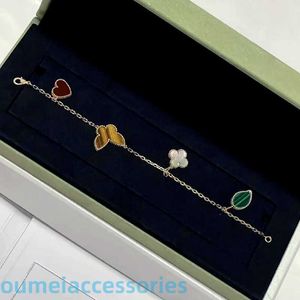 2024 Diseñador de joyas Vanl Cleefl Arpelsbracelet Charm Lucky Five Mujer Oro rosa Amor Mariposa Caos Flor Jade Médula Fritillaria Pulsera