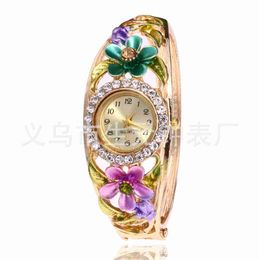 2024 Jingtai Blue Womens Diamond Flower Bracelet Watch exquis Artisant Drop Glaze Hollow Quartz