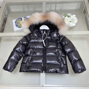 2024 kds meisjes jongens wit down jassen luxe ontwerper capuchon bont pluizige jassen kinderen meisjes jongens puffer warme winddichte buitenkleding jas kinderen winterkleding