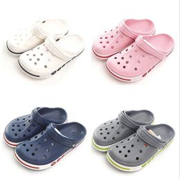 2024 Kids Flip Flop Slippers Designer Toddlers Croc Sandals Hole Slipper Boys Boys Filles Chaussures Place Baby Baby Casual Summer Youth Children Slides Light Party