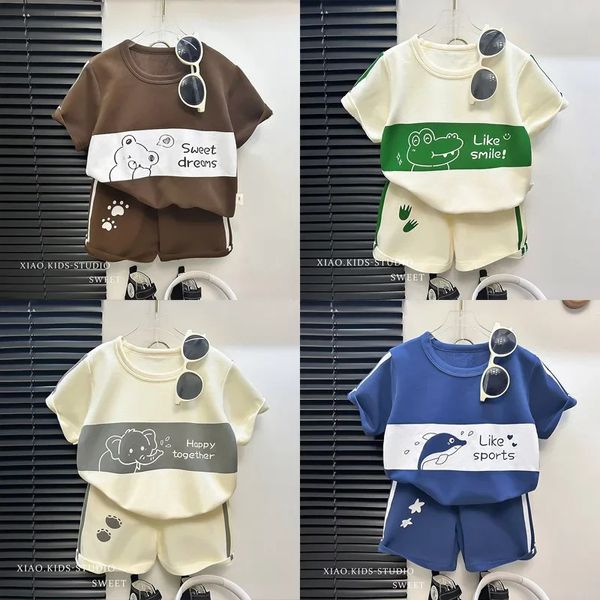 2024 Kids Courte à manches courtes Boys Striped Garçons Set Tops Summer Tops Baby Clothes Childrens Portez 240511