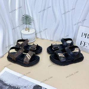 2024 Kids Size Sandals Designer Slippers Imperproof Place Pish Pool Slides Chaussures Plate-forme d'épaisseur de fleur vintage Bottom