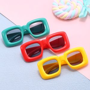 2024 Enfants lunettes de soleil filles couleur bonbon cadre carré lunettes de soleil anti ultraviolet été garçons cool lunettes de cyclisme enfants plage vacances lunettes de soleil Z1739 meilleure qualité