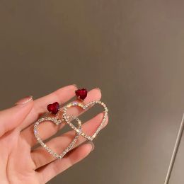 2024 Koreaanse Mode-sieraden Shining Rhinestone Hollow Heart Drop 14K Wit Gouden Oorbellen voor Vrouwen Meisjes Vintage Rode Kristallen Oorbel