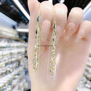 2024 Koreaanse metalen blad lange oorbellen tarweoren voortreffelijk en niche slanke anti -verlies oorline