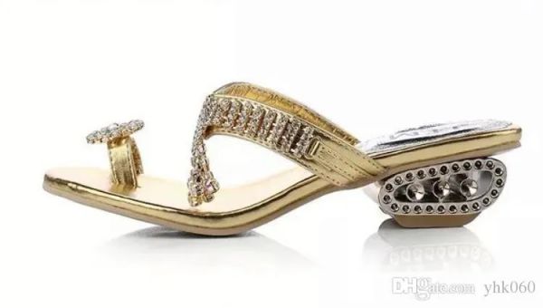 2024 Korean Style Femmes Slippers Talons épais talons tongs glissa les sandales cristallines Lady Sandales Sandales Sandals de mode Skf6623