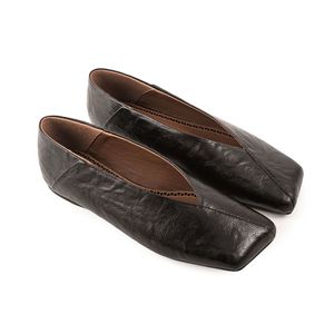 2024 dame schapenvacht lederen dames platte hakken sandalen schoenen ballet amandelvormige tenen zomer Europa en Amerika de catwalk slip-on asymmetrische grote grootte 35-45