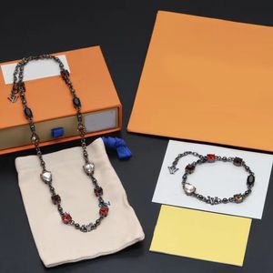 2024 Dernières créateurs de bracelet de bracelet en chaîne en or noir pour femmes Bracellet de créateur de créateurs de bracelettes postaux gratuits.