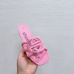 2024 Dernières créateurs de marque Sandales Chaussures pour femmes GunUineatherat High Heel Sandales Classic Flat Bottom Slide Beach Slippers Box 35-42