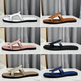 2024 Dernières sandales de créateur de marque Chaussures pour femmes Gunuineneather High Talals Sandales classiques à fond plat Slière de plage Box 35-44