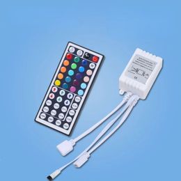 2024 LED -controller 44 toetsen LED IR RGB -besturingsdoos 1 tot 2 controller IR Remote Dimmer DC12V voor RGB 3528 5050 LED -stripverlichting voor RGB LED