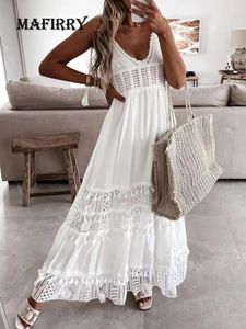 2024 loisirs été dentelle robe ajustée sexy femmes col en v robe de soirée creuse élégante femmes pur blanc vêtements de rue robe à boutons 240229