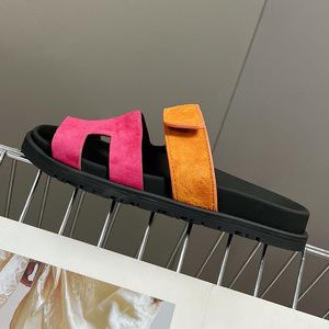 2024 Ocio Zapatillas de mujer versátiles Verano Nueva artesanía de nivel superior Sandalias de plataforma antideslizantes Diseño único de una correa Zapatillas para amantes del dedo del pie abierto