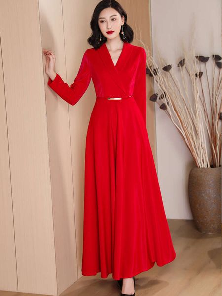 2024 Lumière de luxe printemps et automne nouvelle robe rouge à manches longues sur le genou style long grand ourlet robe haut de gamme élégante robe longue haut de gamme