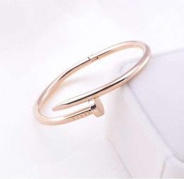 2024 Love Nail Bracelet Bracelet de charme pour hommes femmes mode en acier inoxydable bijoux designer manchette sur mesure bracelets à vis créatifs personnalisés argent