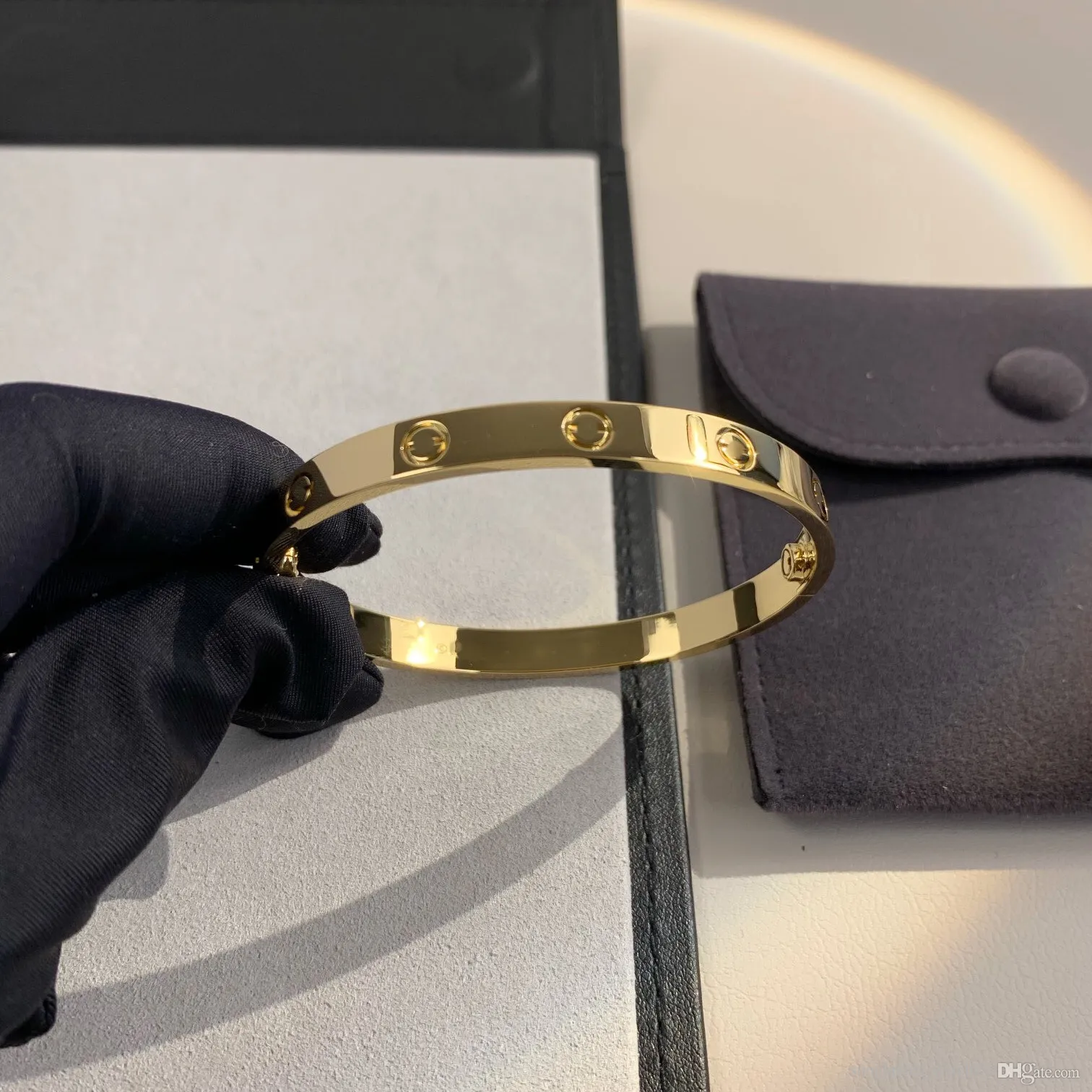 2024 Love Series Armreif für Mann Au 750 Gold plattiert 18 K 16-21 Größe Box mit Schraubendreher 5A Premium Geschenke Paar Armband 01