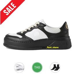 2024 Luxe Diseñador Zapatos casuales Canteros en relieve zapatillas de zapatillas de zapatillas a rayas Caminadores de caminata de cuero para hombre CHAUSSURE CHAUSSURE DHGATE