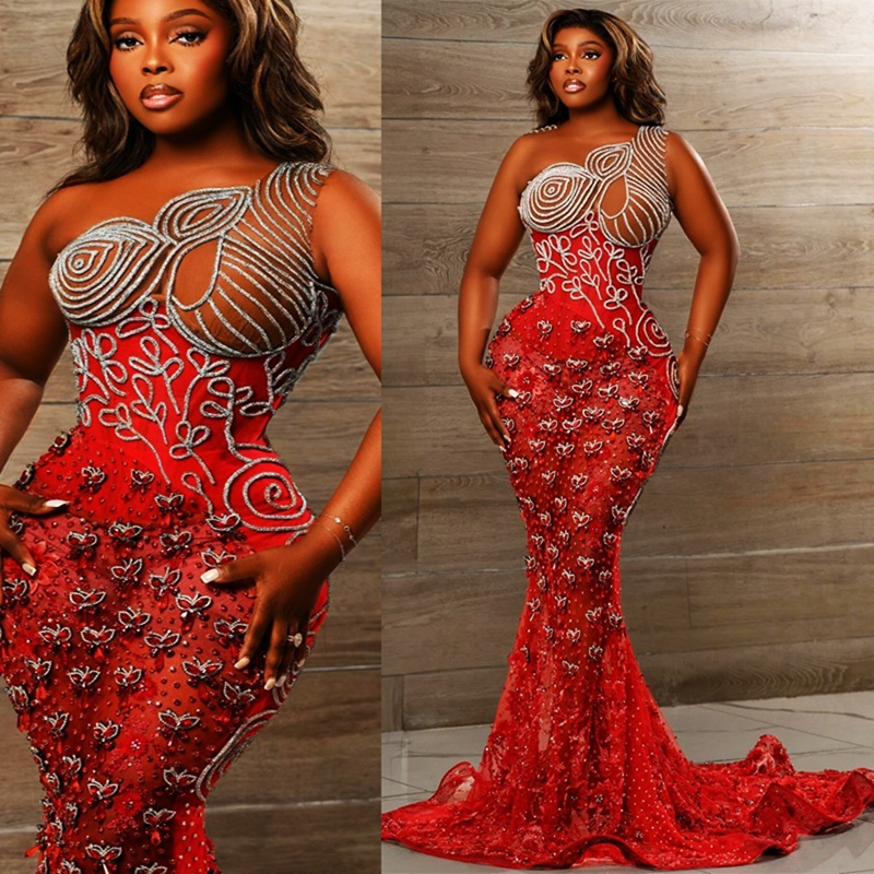 2024 Luxurious Plus Size Prom Dresses for Black Women Sheer Neck Illusion Promdress Beaded Lace Crystals Rhinestones Decorated Second Reception Gowns Gala AM10120