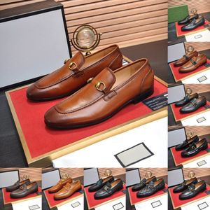 2024 Luxury merk mannen oxford schoenen glijden op puntige teen bruin zwart klassieke mannen designer jurk schoenen