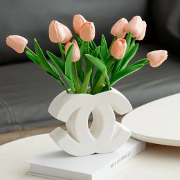 2024 Luxe keramische vaas ontwerper klassieke logo vorm witte vaas INS stijl high-end bloemen crème stijl Nordic eettafel decoratie vaas thuis entree ornament