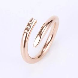 2024 Luxe klassieke nagelringontwerper Ring Fashion Mode unisex manchet ring paar Bangle Gold Ring Jewelry Valentijnsdag cadeau Q6