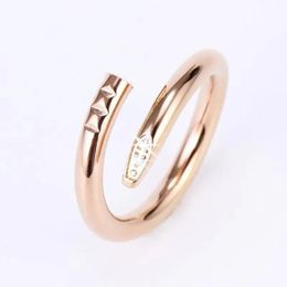 2024 Luxe klassieke nagelringontwerper Ring Fashion Mode unisex manchet ring paar Bangle Gold Ring Jewelry Valentijnsdag cadeau Q11