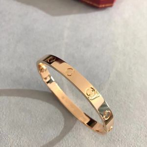 2024 Bracelet de luxe classique en or épais avec diamants pour femmes, bracelet en forme de V en forme de V, bracelet en argent 18 carats, boîte à bijoux de mariage ouverteq4
