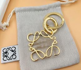 2024 Luxe ontwerper Anagram Keychain - roestvrijstalen tas Charm Gold Silver Fashion Beyring voor mannen en vrouwen