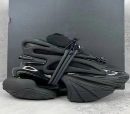 2024 chaussures décontractées de luxe pour hommes et femmes baskets classiques rétro futur vaisseau spatial couple papa chaussures de balle
