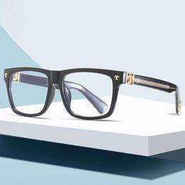 2024 Diseñador de lujo CH Gafas de sol para hombres Mujeres Cromos Marcos de gafas Tendencia de moda Lente plana Emparejada Miopía Corazón Marco de gafas Hombre Unisex Gafas QCLJ