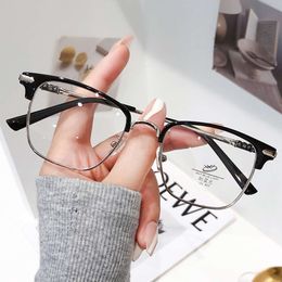 2024 Diseñador de lujo CH Gafas de sol para mujeres Cromos Marcos de gafas para hombre Ceja negra Nuevo Cuadrado Medio Moda Ultra Corazón Marco de gafas Gafas de alta calidad AF3A