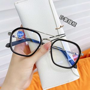 2024 Designer de luxe CH Lunettes de soleil pour femmes Chromes Lunettes Cadres Hommes Mode Verres plats Tendance Oeil en métal Nouveau Cadre de lunettes de coeur uni Dames Lunettes unisexes OIG6