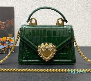 2024 Sac à main de luxe de haute qualité en cuir motif crocodile chaîne sac à bandoulière mode métal coeur arc sac à bandoulière mini sac à main fourre-tout pour femmes