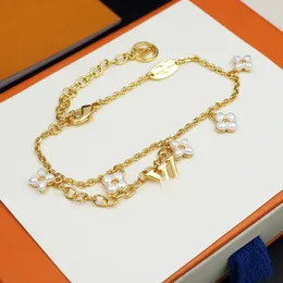 2024 Diseñador de lujo como Elegant Ladies Bracelet Gold Silver Fashion Louiss Letter Clover Pulsera Boda de alta calidad Joyería Original Style Tiktok