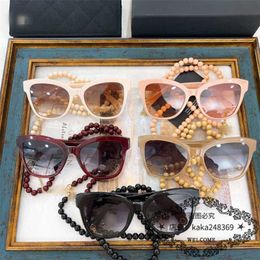 2024 Luxury Designer Designer Luxury Des lunettes de soleil Famille Famille Square Femme Red Red Perle Sunglasses CH5487