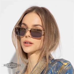 2024 Diseñador de lujo fuera del diseñador de lujo Nuevas gafas de sol para hombres y mujeres fuera de insa Network Red Box Fashion Metal Personalidad VLS111D